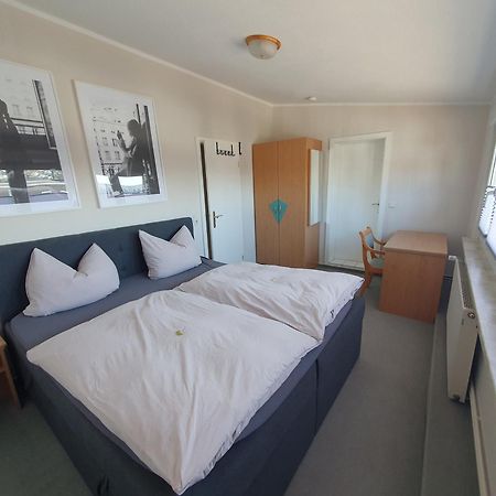 Neumuehler Hof- Ferienwohnung "Thomas" 3 Zimmer,3 Baeder Mit Dusche, Kostenfreie Parkplaetze Vor Dem Haus 슈베린 외부 사진