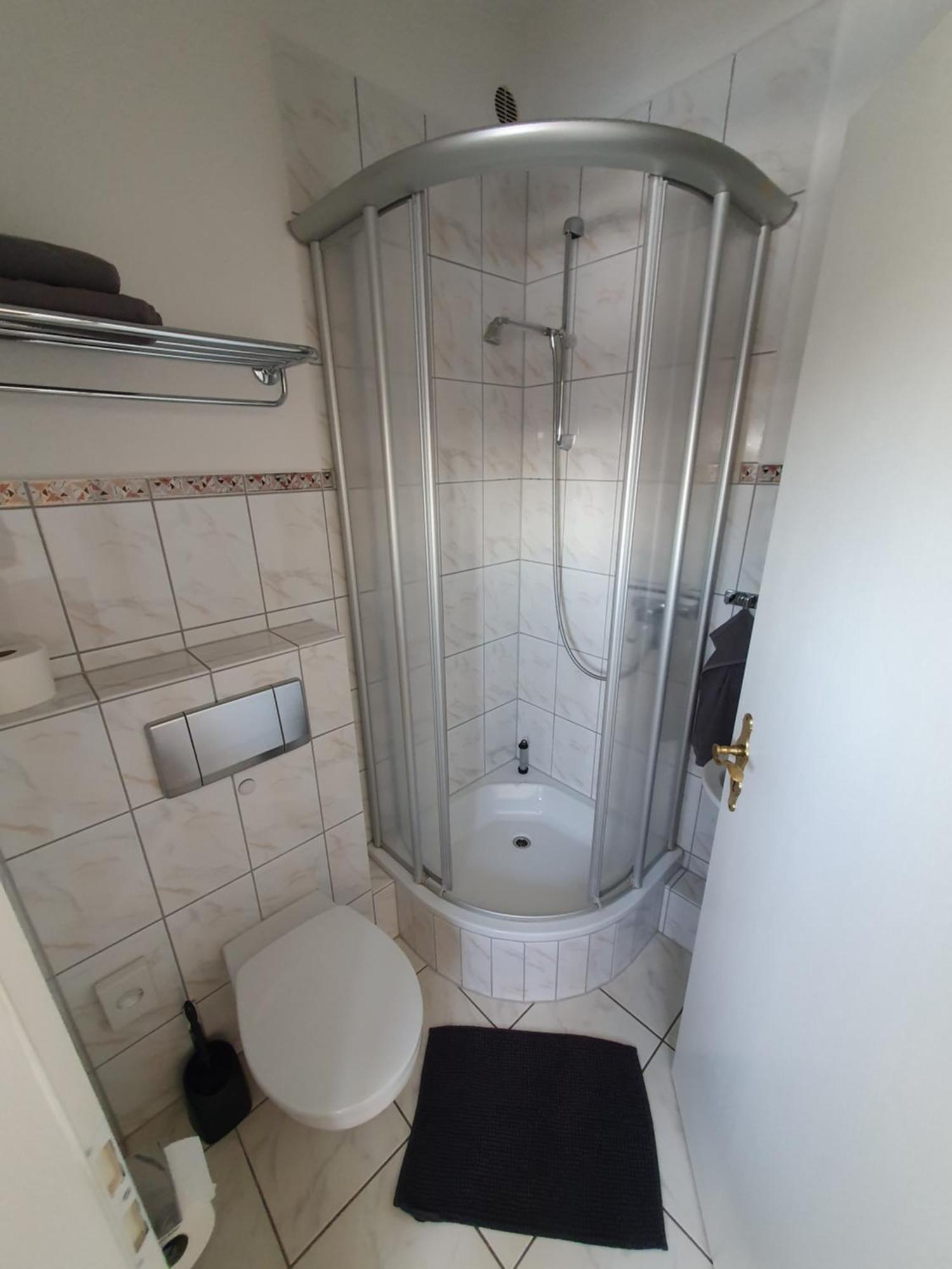 Neumuehler Hof- Ferienwohnung "Thomas" 3 Zimmer,3 Baeder Mit Dusche, Kostenfreie Parkplaetze Vor Dem Haus 슈베린 외부 사진